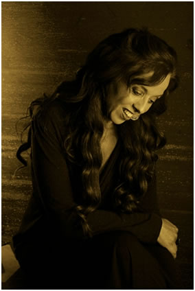 Funeral Singer, Memorial Singer, Marianne Lihannah, Gloucestershire, UK